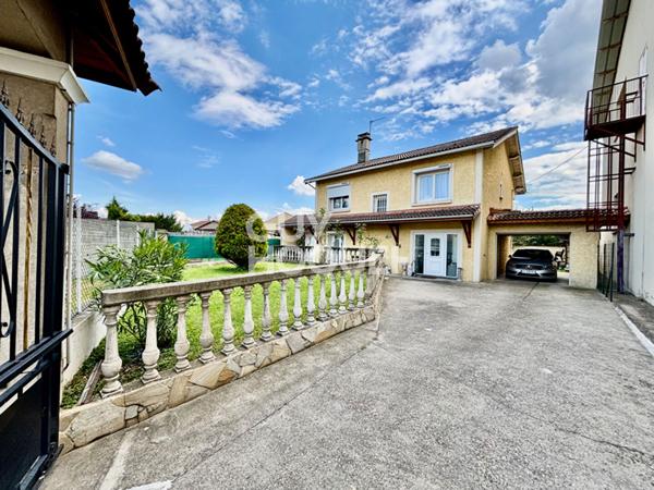 Maison à vendre à Vaulx-en-Velin - 5 pièces, 4 chambres