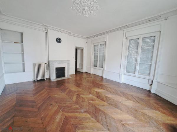 Immeuble à LE MELE-SUR-SARTHE, 61170 - 330m²