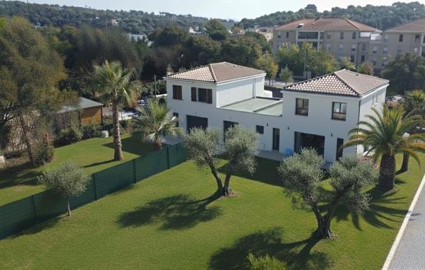 La Ciotat (13600) LA CIOTAT/TERRAIN DE 596.50 M² + PROJET MAISON DE 100M²