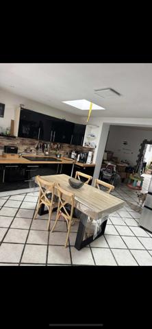 À Vendre – Maison familiale 3 chambres + bureau – 121 m² – Outreau , Localisation : Outreau, proche de toutes commodités (écoles, commerces, transports).  Caractéristiques : • Superficie : 121 m² • 3 chambres spacieuses • Un bureau idéal pour télétravail ou espace d’étude • Pièce de vie lumineuse • Cuisine équipée • Salle de bains moderne • Jardin/terrasse • Proche des écoles et services : parfait pour une vie de famille . Idéal pour installer votre famille dans un environnement pratique et convivial