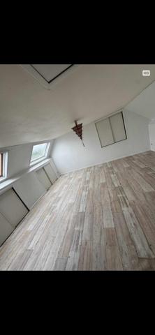 À Vendre – Maison familiale 3 chambres + bureau – 121 m² – Outreau , Localisation : Outreau, proche de toutes commodités (écoles, commerces, transports).  Caractéristiques : • Superficie : 121 m² • 3 chambres spacieuses • Un bureau idéal pour télétravail ou espace d’étude • Pièce de vie lumineuse • Cuisine équipée • Salle de bains moderne • Jardin/terrasse • Proche des écoles et services : parfait pour une vie de famille . Idéal pour installer votre famille dans un environnement pratique et convivial