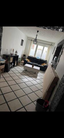 À Vendre – Maison familiale 3 chambres + bureau – 121 m² – Outreau , Localisation : Outreau, proche de toutes commodités (écoles, commerces, transports).  Caractéristiques : • Superficie : 121 m² • 3 chambres spacieuses • Un bureau idéal pour télétravail ou espace d’étude • Pièce de vie lumineuse • Cuisine équipée • Salle de bains moderne • Jardin/terrasse • Proche des écoles et services : parfait pour une vie de famille . Idéal pour installer votre famille dans un environnement pratique et convivial