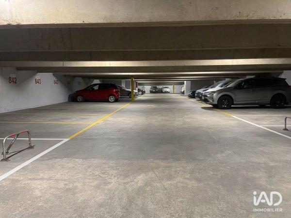 Location parking 11 m² Paris 13