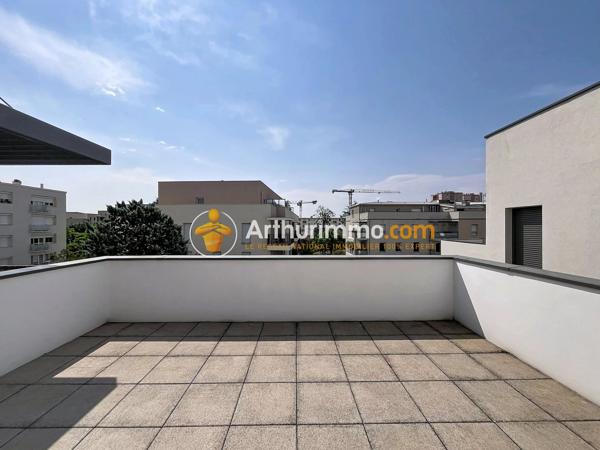 Vente                                                      Appartement
                        
                     4 pièces                      78 m2                     à Bron