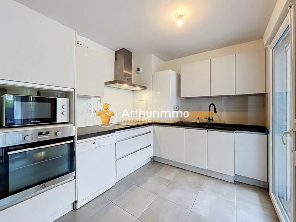 Vente                                                      Appartement
                        
                     4 pièces                      78 m2                     à Bron