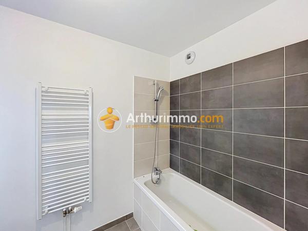 Vente                                                      Appartement
                        
                     4 pièces                      78 m2                     à Bron