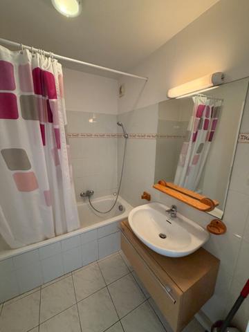 A LOUER EN EXCLUSIVITE - FREJUS LOCATION APPARTEMENT STUDIO MEUBLE