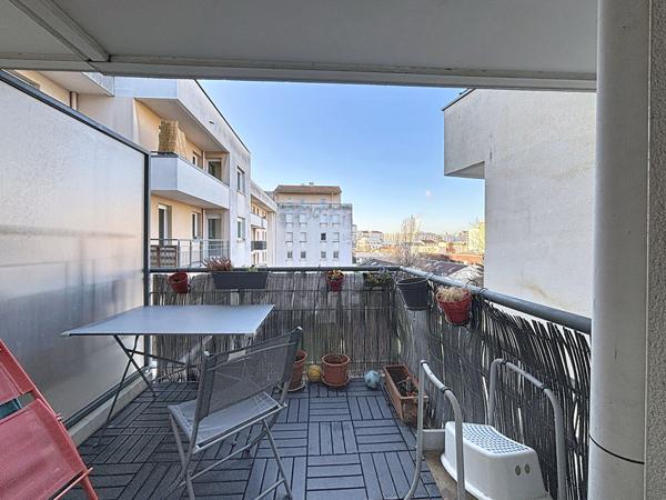 Appartement Type T3 Lyon Monplaisir en étage élevé, garage et cave