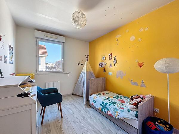 Appartement Type T3 Lyon Monplaisir en étage élevé, garage et cave