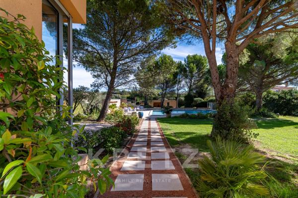 Provence Avignon– Maison d’architecte avec piscine