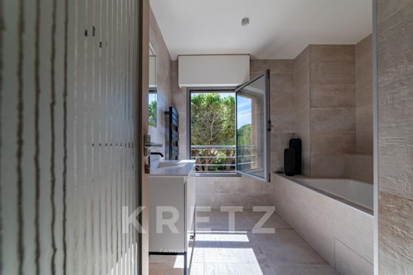 Provence Avignon– Maison d’architecte avec piscine