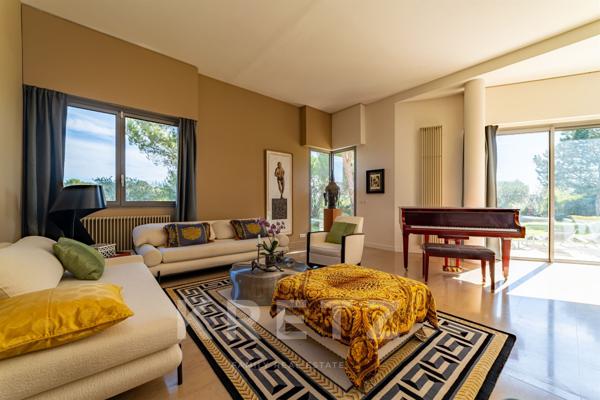 Provence Avignon– Maison d’architecte avec piscine