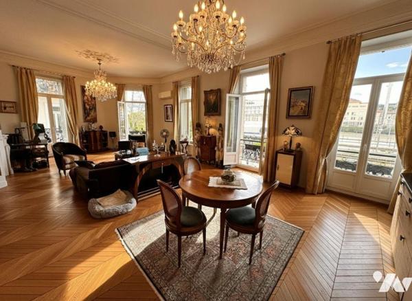 A VENDRE TOULON (VAR) 83000 - HAUTE VILLE - SPACIEUX APPARTEMENT HAUSSMANNIEN T4/T5 de 151 M2 P...