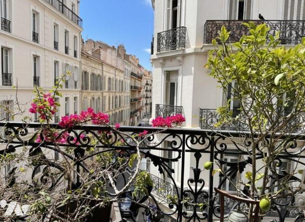 A VENDRE TOULON (VAR) 83000 - HAUTE VILLE - SPACIEUX APPARTEMENT HAUSSMANNIEN T4/T5 de 151 M2 P...