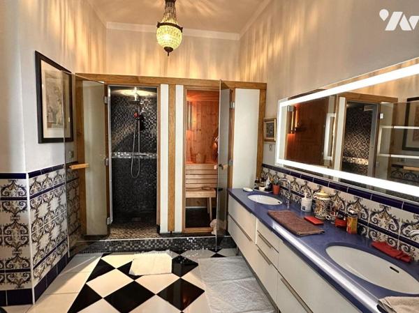 A VENDRE TOULON (VAR) 83000 - HAUTE VILLE - SPACIEUX APPARTEMENT HAUSSMANNIEN T4/T5 de 151 M2 P...