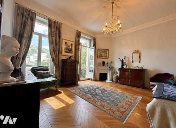 A VENDRE TOULON (VAR) 83000 - HAUTE VILLE - SPACIEUX APPARTEMENT HAUSSMANNIEN T4/T5 de 151 M2 P...
