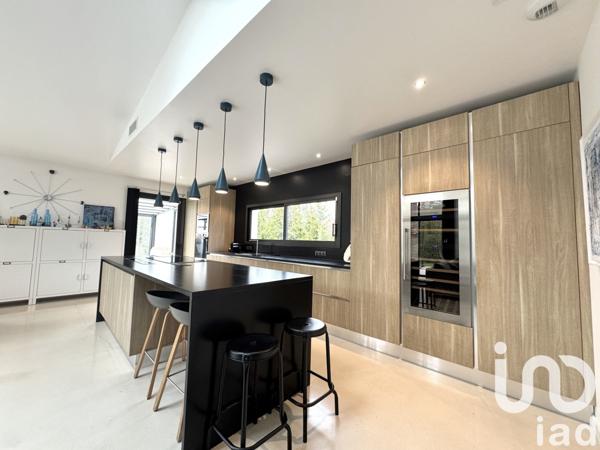 Maison d’architecte 5 pièces de 207 m² à Six-Fours-les-Plages (83140)