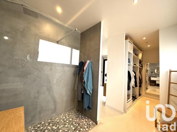 Maison d’architecte 5 pièces de 207 m² à Six-Fours-les-Plages (83140)