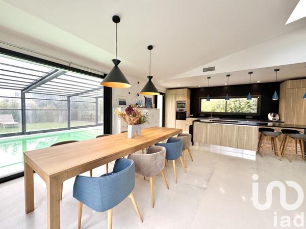 Maison d’architecte 5 pièces de 207 m² à Six-Fours-les-Plages (83140)