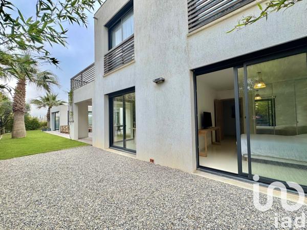 Maison d’architecte 5 pièces de 207 m² à Six-Fours-les-Plages (83140)