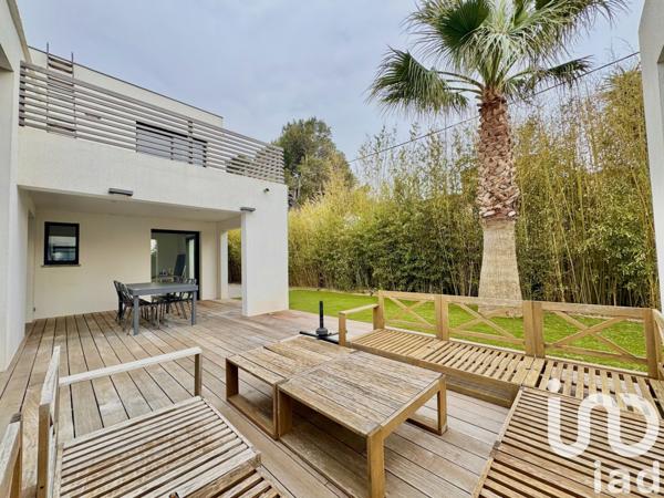 Maison d’architecte 5 pièces de 207 m² à Six-Fours-les-Plages (83140)