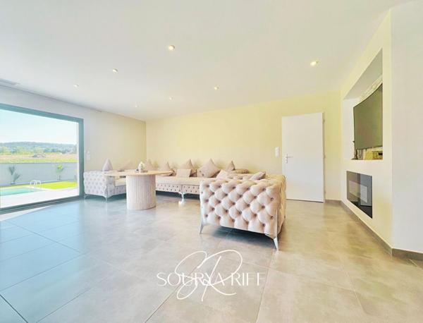 Maison familiale avec piscine proche de Carcassonne d'environ 132M2