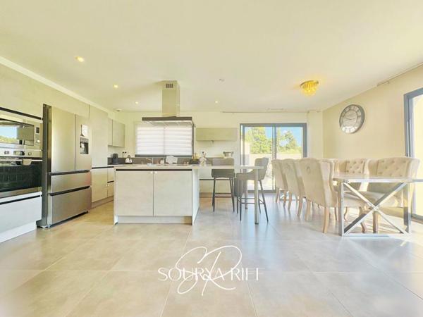 Maison familiale avec piscine proche de Carcassonne d'environ 132M2