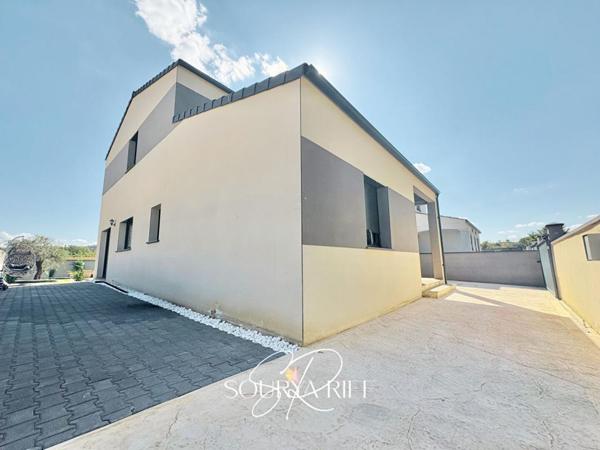 Maison familiale avec piscine proche de Carcassonne d'environ 132M2