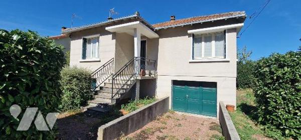 Pavillon sur sous-sol total à vendre sur Thouars (79100), à proximités des commodités, comprena...