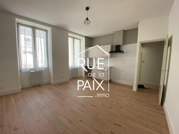 79200 PARTHENAY Appartement T3 avec garage - centre-ville Parthenay