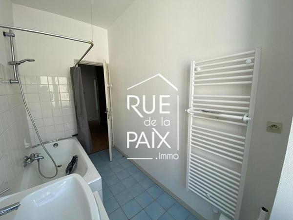 79200 PARTHENAY Appartement T3 avec garage - centre-ville Parthenay