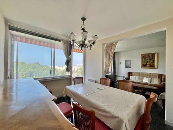 Marseille (13009) T4/5 avec Extérieur, Étage Élevé, Vue Mer, Aucun Vis-à-Vis, Fort Potentiel !