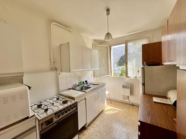 Marseille (13009) T4/5 avec Extérieur, Étage Élevé, Vue Mer, Aucun Vis-à-Vis, Fort Potentiel !