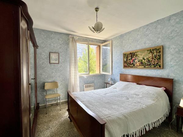 Marseille (13009) T4/5 avec Extérieur, Étage Élevé, Vue Mer, Aucun Vis-à-Vis, Fort Potentiel !