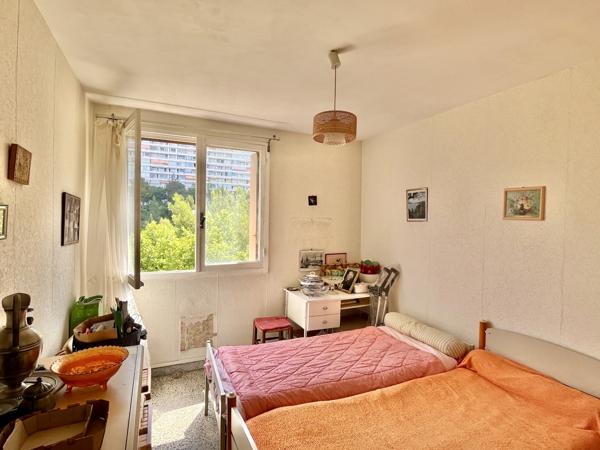 Marseille (13009) T4/5 avec Extérieur, Étage Élevé, Vue Mer, Aucun Vis-à-Vis, Fort Potentiel !