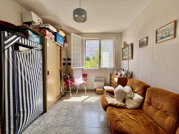 Marseille (13009) T4/5 avec Extérieur, Étage Élevé, Vue Mer, Aucun Vis-à-Vis, Fort Potentiel !