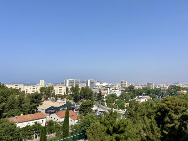 Marseille (13009) T4/5 avec Extérieur, Étage Élevé, Vue Mer, Aucun Vis-à-Vis, Fort Potentiel !