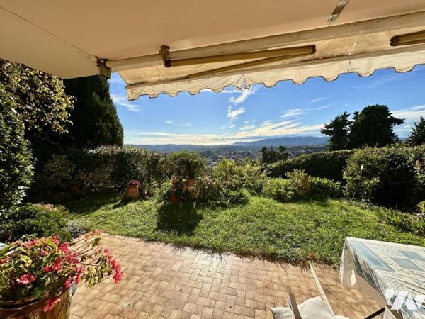 GRASSE - BEAU REZ DE JARDIN DE 105M² AVEC VUE MER