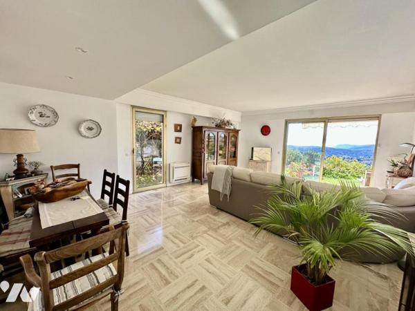 GRASSE - BEAU REZ DE JARDIN DE 105M² AVEC VUE MER