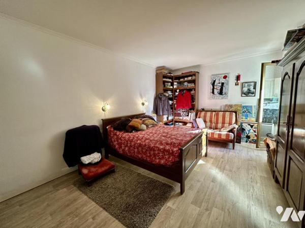 GRASSE - BEAU REZ DE JARDIN DE 105M² AVEC VUE MER