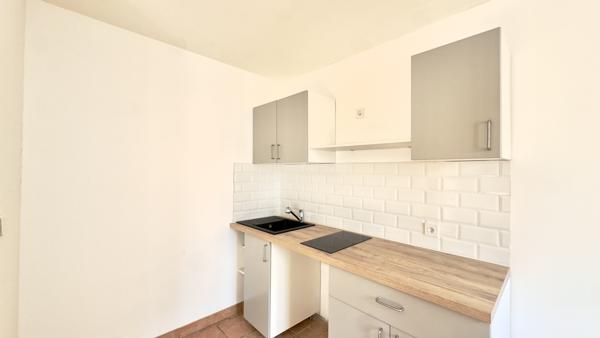 T2 rénové – 34,34 m² Carrez – Accès indépendant – Cœur de Grans