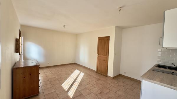 T2 rénové – 34,34 m² Carrez – Accès indépendant – Cœur de Grans