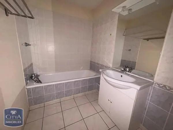 Appartement à louer 2 pièces 46.8m² Cusset (03300)