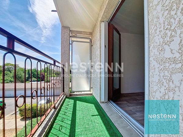 Appartement T1 avec un balcon ainsi qu'une cave dans une résidence sécurisée au centre de Montereau Fault Yonne