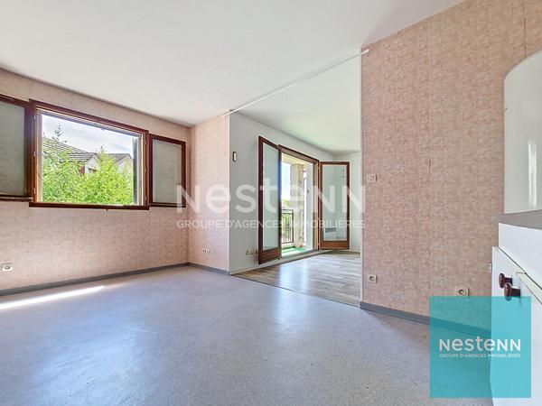 Appartement T1 avec un balcon ainsi qu'une cave dans une résidence sécurisée au centre de Montereau Fault Yonne