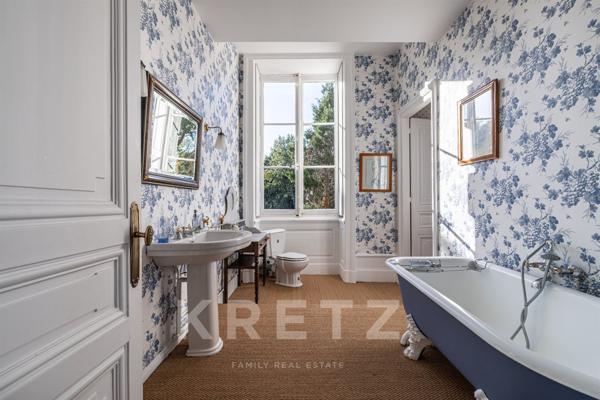 Élégance XIXe : château et domaine de 50 hectares à 1H de Lyon