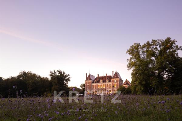 Élégance XIXe : château et domaine de 50 hectares à 1H de Lyon