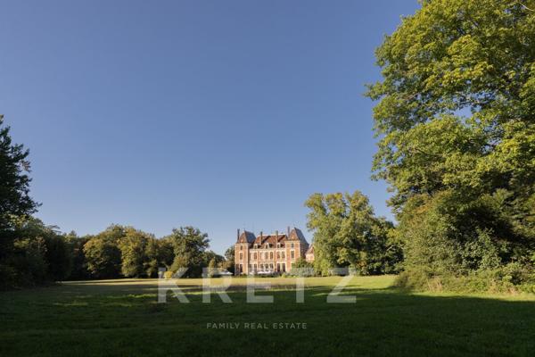 Élégance XIXe : château et domaine de 50 hectares à 1H de Lyon