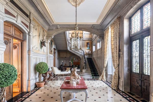 Élégance XIXe : château et domaine de 50 hectares à 1H de Lyon