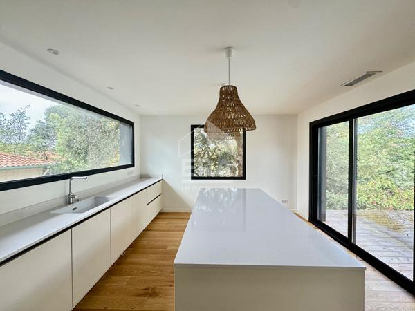 Villa de 141M 2 avec Piscine, un Écrin entre Océan & Centre-Ville